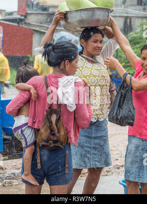 Tabatinga au Brésil, - 15 septembre 2018 : Jour de pluie dans le port d'Amazon river Banque D'Images