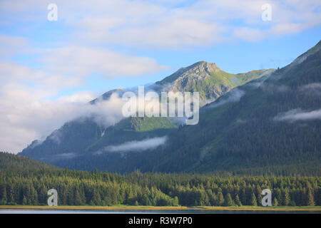 Vue panoramique près de la ville de Tenakee Tenakee Springs, Inlet, le passage de l'intérieur, le sud-est de l'Alaska, USA Banque D'Images