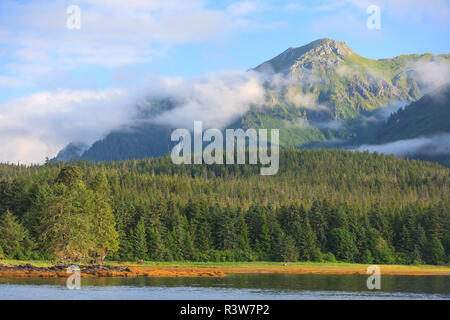 Vue panoramique près de la ville de Tenakee Tenakee Springs, Inlet, le passage de l'intérieur, le sud-est de l'Alaska, USA Banque D'Images