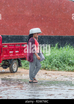 Tabatinga au Brésil, - 15 septembre 2018 : Jour de pluie dans le port d'Amazon river Banque D'Images