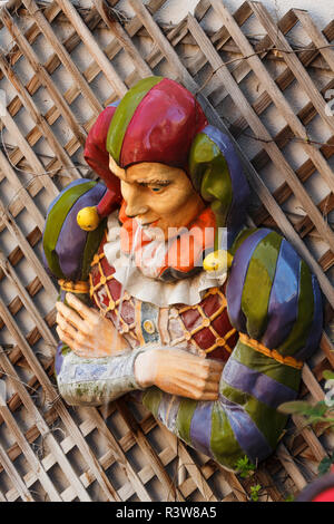 Les bouteilles et les artefacts sur la propriété d'artistes locaux, ville fantôme de Jerome, Arizona, Banque D'Images