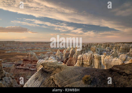 Coal Mine Canyon au coucher du soleil, près de Tuba City, Arizona, une partie de l'Moenkopi Washington se trouve entre la Réserve Navajo et Hopi Banque D'Images