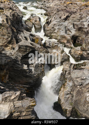 Cascade Pulo do Lobo. Paysage près de Mertola dans la réserve naturelle Parque Natural do Vale do Guadiana, le Portugal, l'Alentejo Banque D'Images