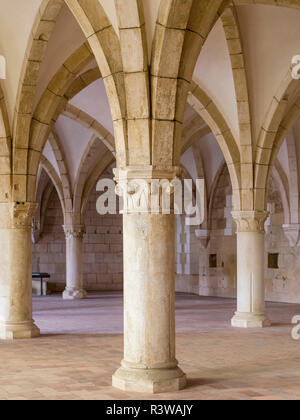 Le dortoir. Le monastère de Alcobaça, Mosteiro de Santa Maria de Alcobaça (Site du patrimoine mondial de l'UNESCO). Le Portugal. (Usage éditorial uniquement) Banque D'Images