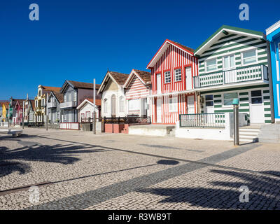 Maisons colorées à Palheiros, Costa Nova Banque D'Images