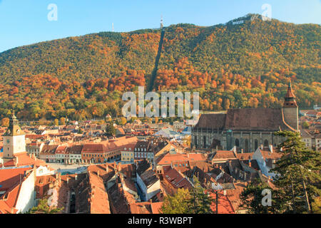 Roumanie, Brasov, Ville signer comme vu sur la montagne Tampa à partir de la place du Conseil, près de l'Église Noire. Banque D'Images