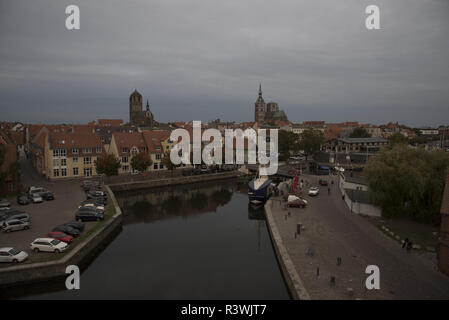 Stralsund est une ville hanséatique dans Mecklenbug-Vorpommern en Allemagne avec certaines églises célèbres. Banque D'Images