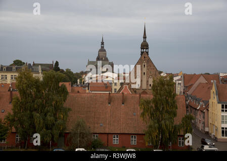 Stralsund est une ville hanséatique dans Mecklenbug-Vorpommern en Allemagne avec certaines églises célèbres. Banque D'Images