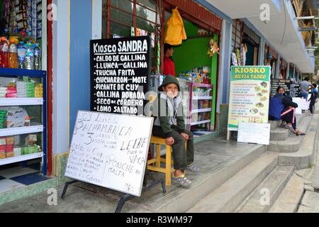 Pachamanca cuite à la pierre en restaurant -Thermes- Vicos communauté dans CHANCOS. Département d'Ancash au Pérou. Banque D'Images