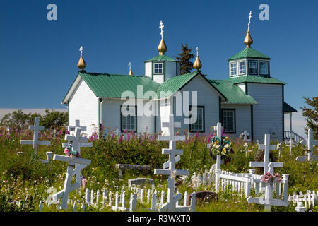 USA, Alaska, Ninilchik. Eglise orthodoxe russe et le cimetière. Banque D'Images