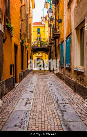 Italie Piémont Cuneo Vieille Ville - Voir Via Dronero Banque D'Images