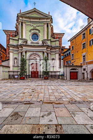 Italie Piémont Cuneo Via ROma église de Sant'Ambrogio Banque D'Images