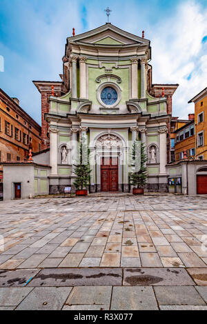 Italie Piémont Cuneo Via ROma église de Sant'Ambrogio Banque D'Images