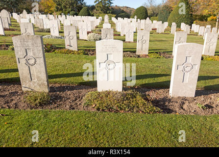 Les rangées de pierres tombales, cimetière militaire à Tidworth Tidworth, Wiltshire, England, UK Banque D'Images