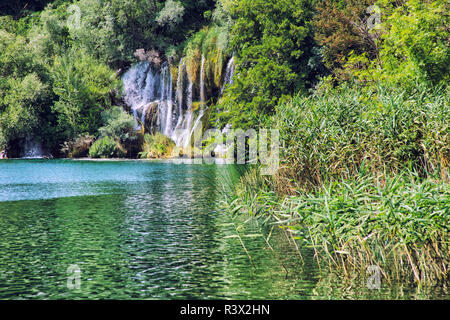 De belles chutes d'eau de Krk Croatie Parc en journée d'été Banque D'Images