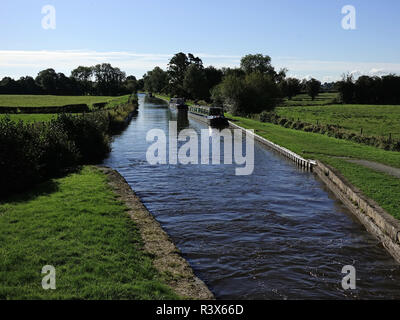 Voyage en bateau étroit de l'Anglo Welsh Trevor chantier naval sur le canal de Llangollen le Nord du Pays de Galles et l'Angleterre. Banque D'Images