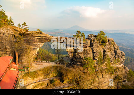 Pravcicka brana grès arch monument en soirée, la Suisse tchèque, République Tchèque Banque D'Images