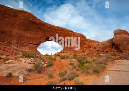 Moab, Utah, USA - Juillet 18,2013 : les touristes à Arches National Park, Moab, Utah, USA. Bordé par la rivière Colorado, dans le sud-est, il est connu sous le nom de Banque D'Images