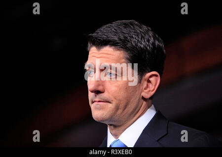 Le président Paul Ryan répond aux questions lors d'une conférence de presse au Capitole le 1er décembre 2016 Banque D'Images