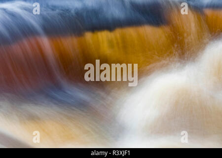 Cascade sur la partie inférieure de Tahquamenon Falls, Tahquamenon Falls State Park, Upper Peninsula, au Michigan Banque D'Images