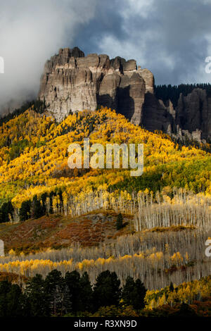 Cimarron éventail au coucher du soleil en automne, montagnes de San Juan, de l'est Sites Ouray County, Californie Banque D'Images