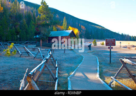 USA, Colorado, Estes Park, Rocky Mountain National Park, cabane à Holzwarth Historic site Banque D'Images