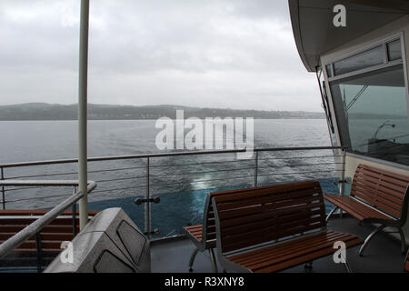 Voyager en ferry sur un lac en Allemagne. Banque D'Images