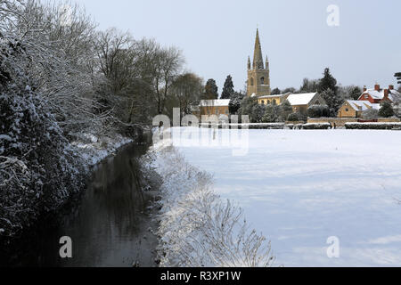 Neige de l'hiver, St Andrews Parish Church, West Deeping village, Lincolnshire, Angleterre, Grande-Bretagne, Royaume-Uni Banque D'Images