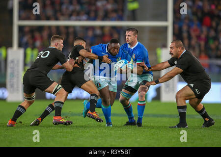 Stadio Olimpico, Rome, Italie. 24 Nov, 2018. Automne International Rugby, l'Italie contre la Nouvelle-Zélande ; Cherif Traore de l'Italie tente de briser l'Action : Crédit Plus Sport/Alamy Live News Banque D'Images