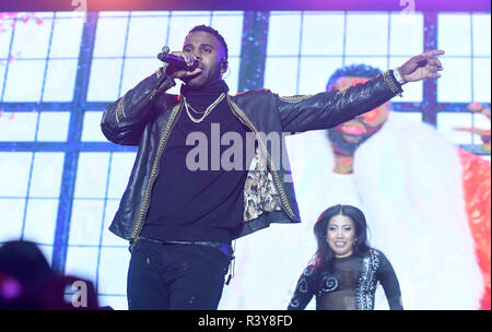 Ischgl, Autriche. 24 Nov, 2018. L'US-chanteur et auteur-compositeur Jason Derulo effectue au "Sommet de la montagne Concert d'ouverture' dans la métropole autrichienne de ski Ischgl. Crédit : Felix Hörhager/dpa/Alamy Live News Banque D'Images