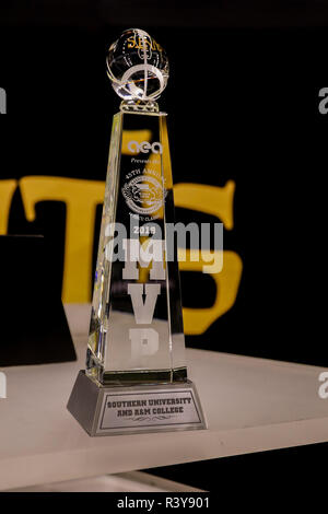 24 novembre 2018 : l'Université Southern Jaguars trophée MVP avant le match entre la Grambling State Tigers et le Southern University Jaguars de Mercedes-Benz Superdome de New Orleans, LA. Stephen Lew/CSM Banque D'Images