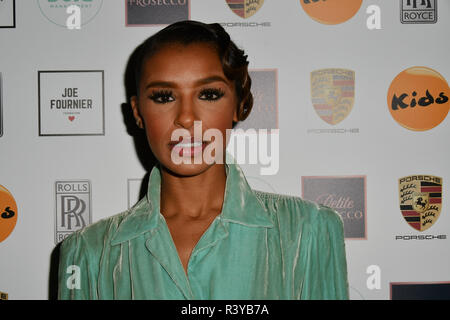 Melody Thornton assiste à un dîner afin de recueillir des fonds pour les enfants, un organisme qui appuie les enfants handicapés, les jeunes et leurs familles à Riverbank Park Plaza le 24 novembre 2018, Londres, Royaume-Uni. Credit Photo : Alamy/Capital Live News Banque D'Images