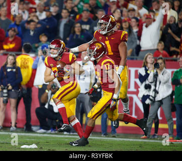 24 novembre 2018 la sécurité des USC Trojans Jordan McMillan (30) célèbre après l'interception d'une note pendant le match de football entre la Cathédrale Notre Dame Fighting Irish et l'USC Trojans au Los Angeles Coliseum de Los Angeles, Californie. Charles Baus/CSM Banque D'Images