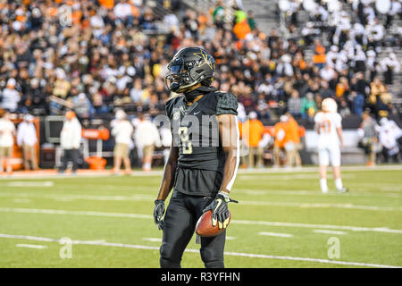 Nashville. 24 Nov, 2018. Joejuan Williams (8) pendant le jeu entre l'Illinois bénévoles et les Vanderbilt Commodores au stade Vanderbilt à Nashville. TN. Thomas McEwen/CSM/Alamy Live News Banque D'Images