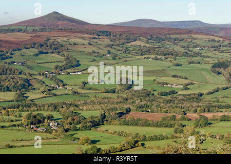 Le Pain de Sucre (596M), Abergavenny Montagnes Noires outlier vu de l'Ysgyryd Fawr Monmouthshire, Wales Banque D'Images