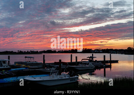 Coucher du soleil au AJ's Dockside Restaurant à Tybee Island Tybee la Géorgie sur la Creek Banque D'Images