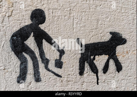 Aucun chien pooping avertissement peint sur un mur, Vieux Tbilissi, Géorgie Banque D'Images