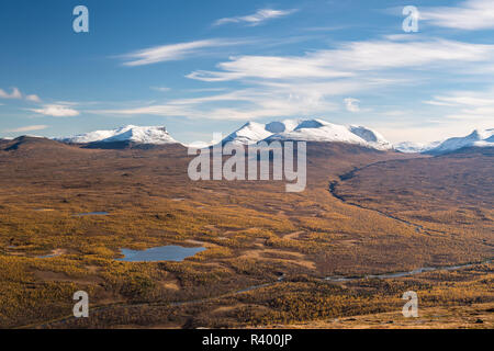 Vue depuis le sommet de la montagne Nuolja sur l'Abisko National Park, mountain group Lapporten, Norrbotten, Laponia Banque D'Images