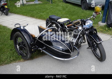 Moto BMW R25/2 Vintage du début 50es avec chariot latéral Banque D'Images