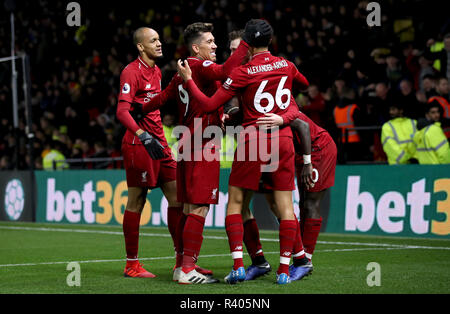 Le centre de Liverpool, Roberto Firmino (deuxième à gauche) célèbre marquant son troisième but du côté du jeu avec l'équipe au cours de la Premier League match à Vicarage Road, Watford. Banque D'Images