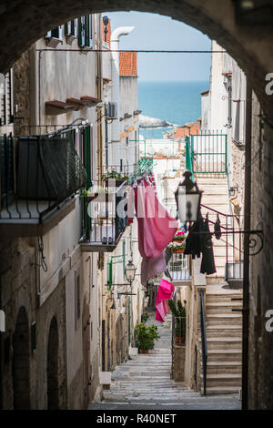 La rue de l'talie, Vieste, l'Europe. Banque D'Images