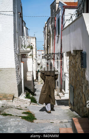 La rue de l'talie, Vieste, l'Europe. Banque D'Images