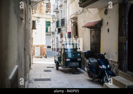 La rue de l'talie, Vieste, l'Europe. Banque D'Images