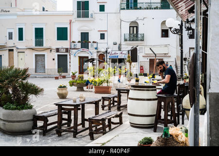 La rue de l'talie, Vieste, l'Europe. Banque D'Images