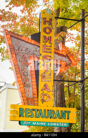 USA, New York, région des Mille-Îles, Alexandria Bay, antique restaurant sign Banque D'Images