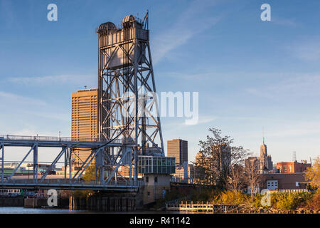 Aux Etats-Unis, l'ouest de New York, Buffalo, Skyline et Michigan Avenue Bridge Banque D'Images