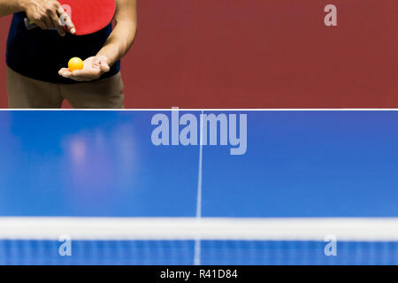 Joueur de tennis de table sport servant jeu concours Banque D'Images