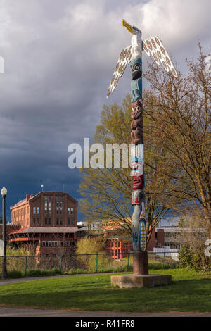 Totem sur le Canada dans l'Île Parc Riverfront à Spokane, Washington State, USA Banque D'Images