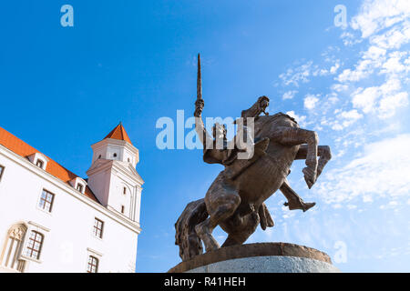 Monument du roi Svatopluk I dans le château de Bratislava Banque D'Images