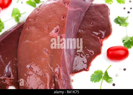 Foie de boeuf cru un morceau de sur le côté Banque D'Images